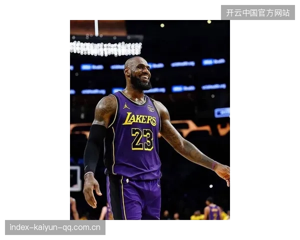 NBA明星詹姆斯：从“布朗称詹姆斯状态很棒”看一位传奇球员的永恒魅力